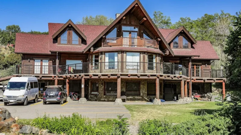 The Castle at Swan Lake Hotel