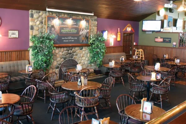 Alexander’s Pub & Liquor Store