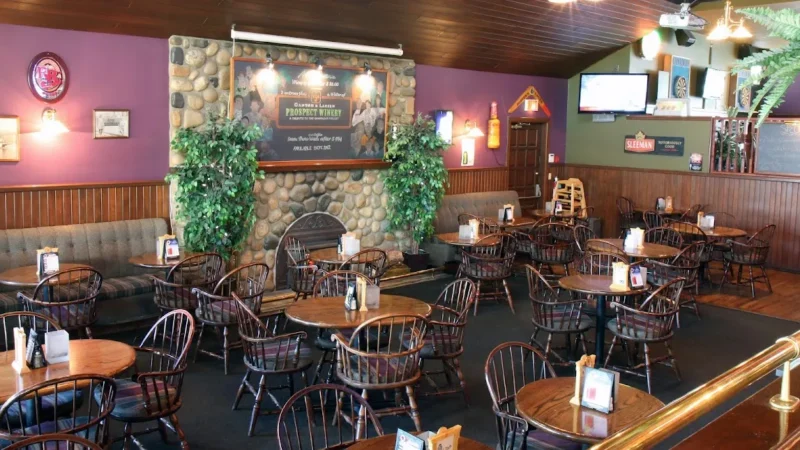 Alexander’s Pub & Liquor Store